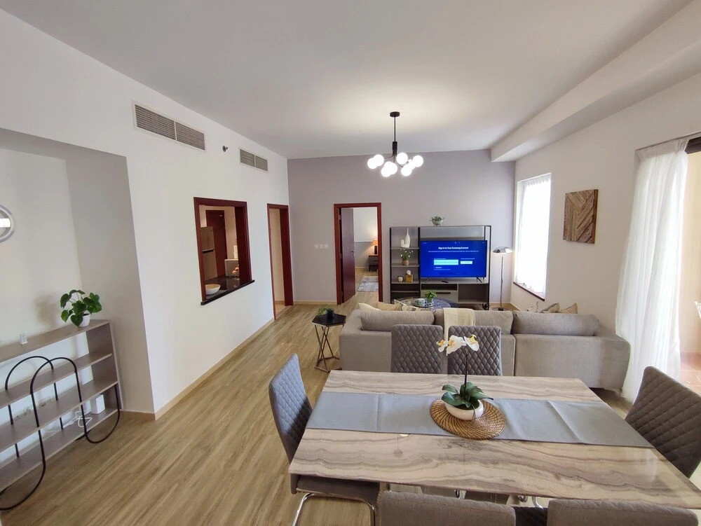 Дубай: Whitesage - Magnificent Waterfront Apt, Steps From the Beach