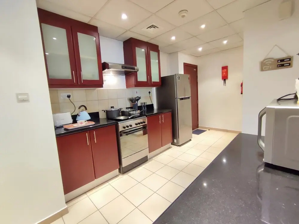 Дубай: Whitesage - Magnificent Waterfront Apt, Steps From the Beach
