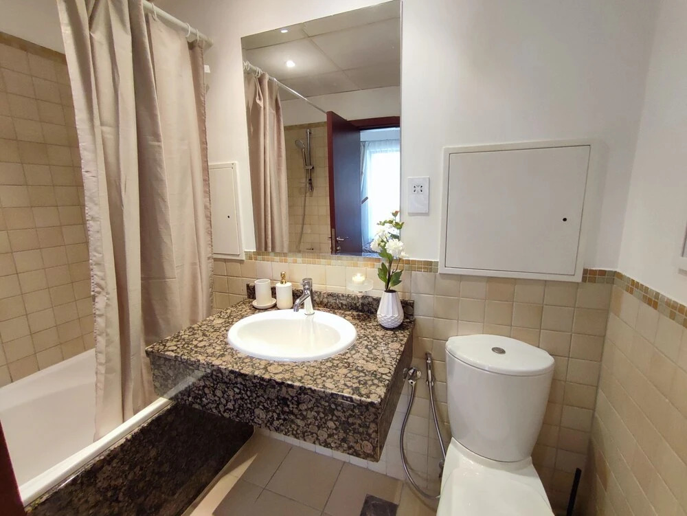 Дубай: Whitesage - Magnificent Waterfront Apt, Steps From the Beach