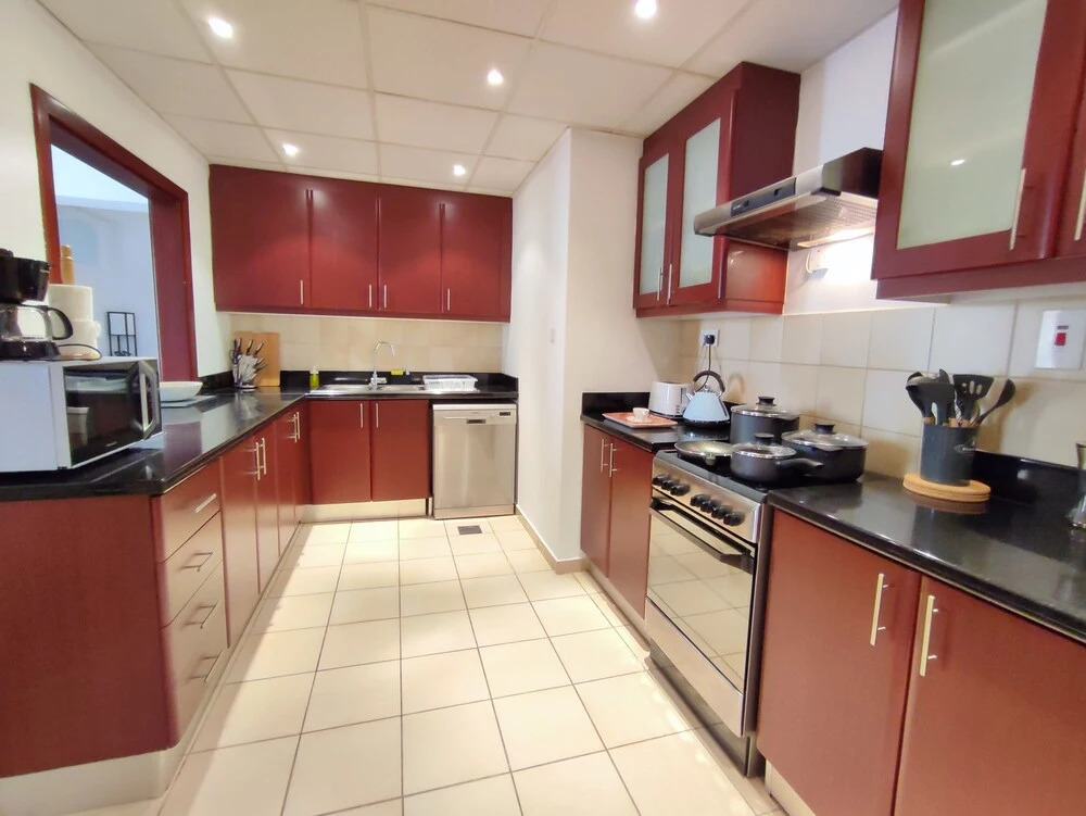 Дубай: Whitesage - Magnificent Waterfront Apt, Steps From the Beach