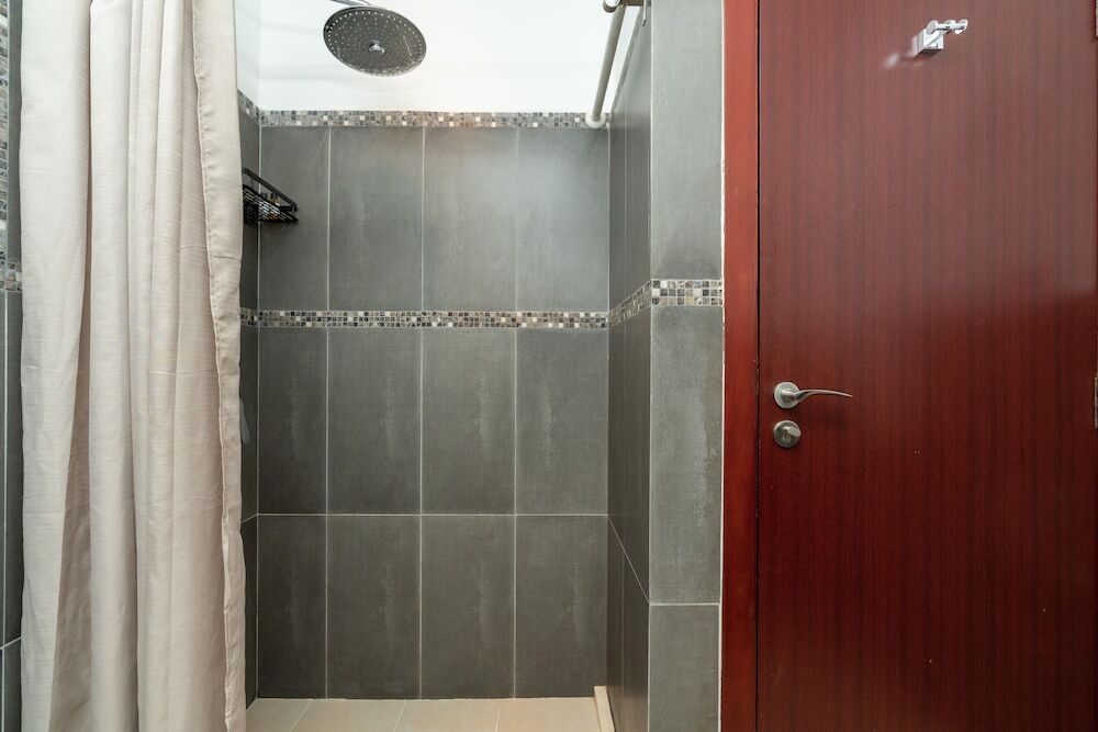 Дубай: Whitesage - Magnificent Waterfront Apt, Steps From the Beach