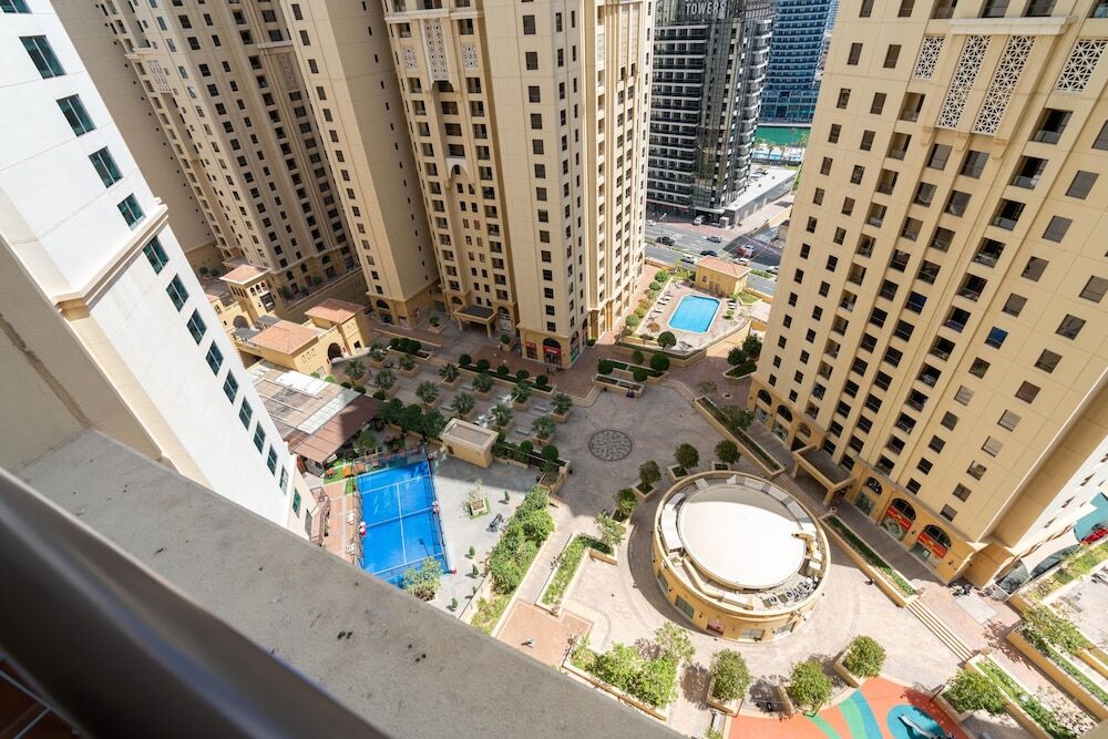 Дубай: Whitesage - Magnificent Waterfront Apt, Steps From the Beach