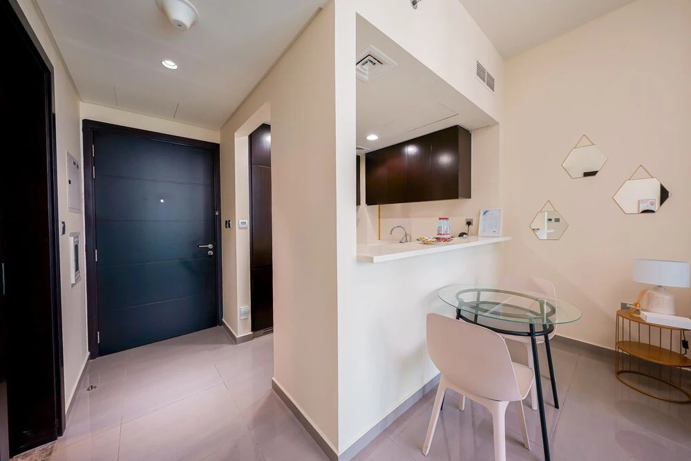 Дубай: Tanin - Apartment Amidst Lively Area With Pool and Balcony