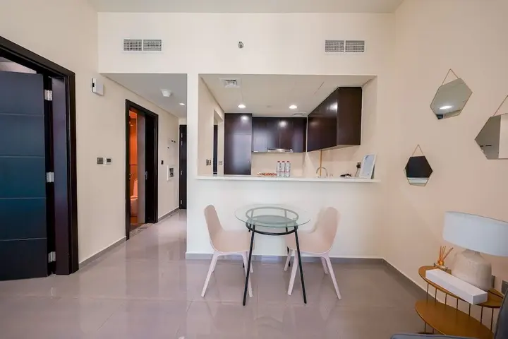 Дубай: Tanin - Apartment Amidst Lively Area With Pool and Balcony