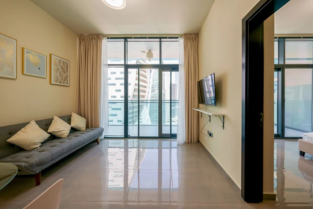 Дубай: Tanin - Apartment Amidst Lively Area With Pool and Balcony