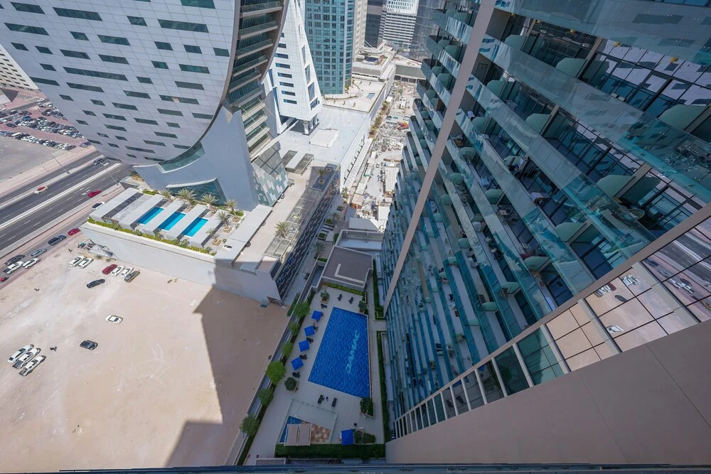 Дубай: Tanin - Apartment Amidst Lively Area With Pool and Balcony