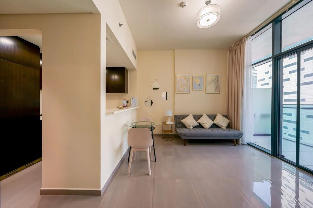 Дубай: Tanin - Apartment Amidst Lively Area With Pool and Balcony