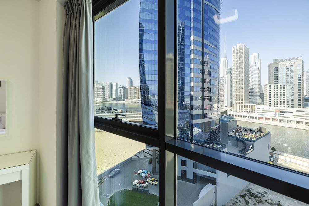 Дубай: The Bay Residences - Canal View