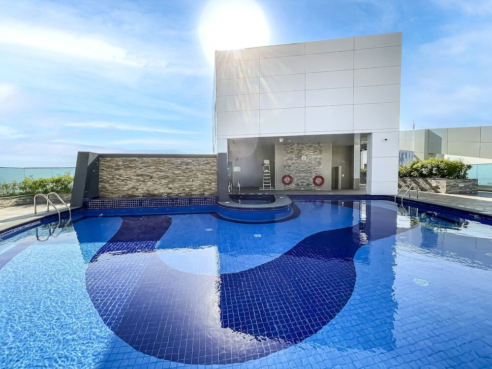 Дубай: The Bay Residences - Canal View