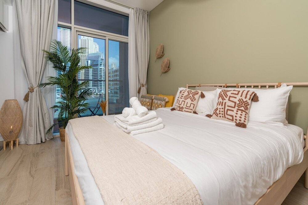 Дубай: Stunning Apt Marina view with Balcony