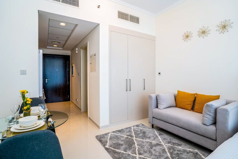 Дубай: Tanin - Stunning Dubai Skyline View From this Sleek Studio