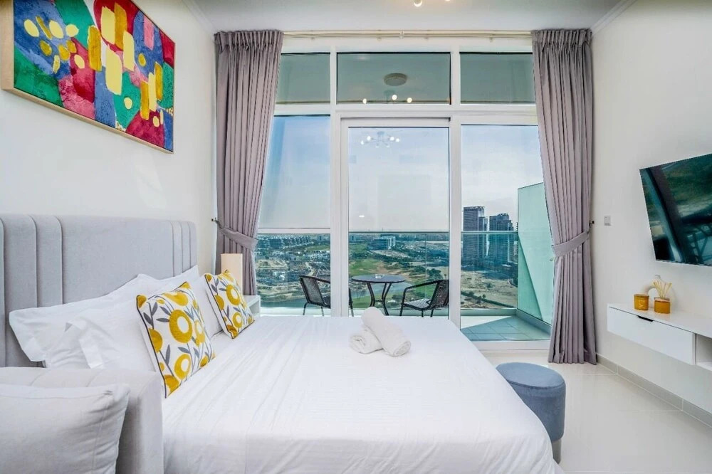 Дубай: Tanin - Stunning Dubai Skyline View From this Sleek Studio