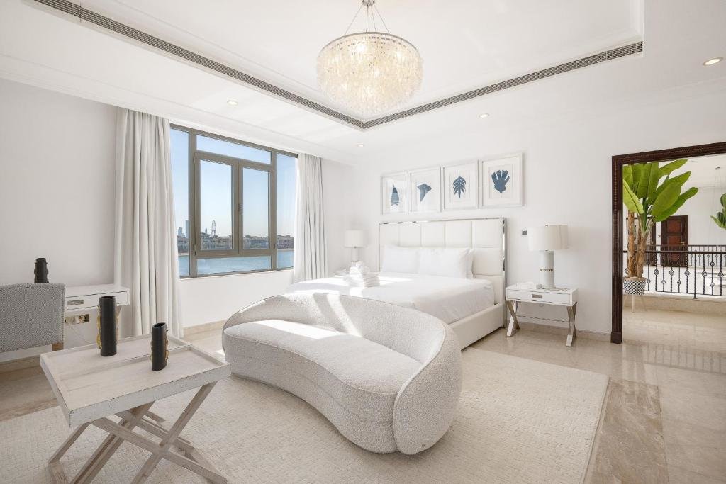 Дубай: Maison Privee - Villa on Beach w Private Pool The Palm Jumeirah
