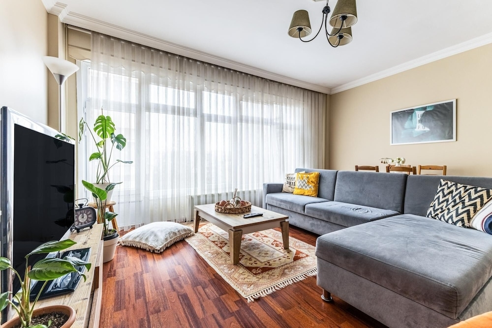 Стамбул: Modern Flat With Balcony in Uskudar