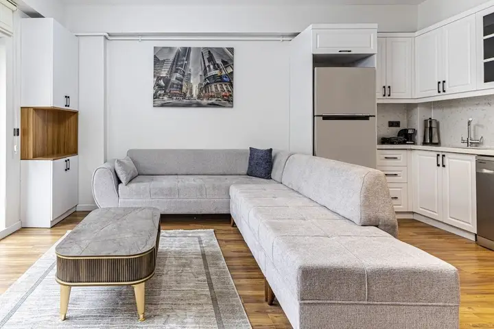 Central and Modernly Furnished Flat in Sisli — фото 2