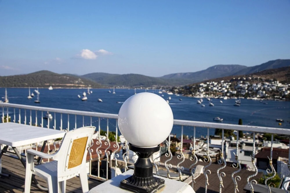 Бодрум: Seaside House With Mesmerizing View in Turkbuku