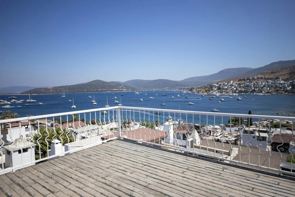 Бодрум: Seaside House With Mesmerizing View in Turkbuku