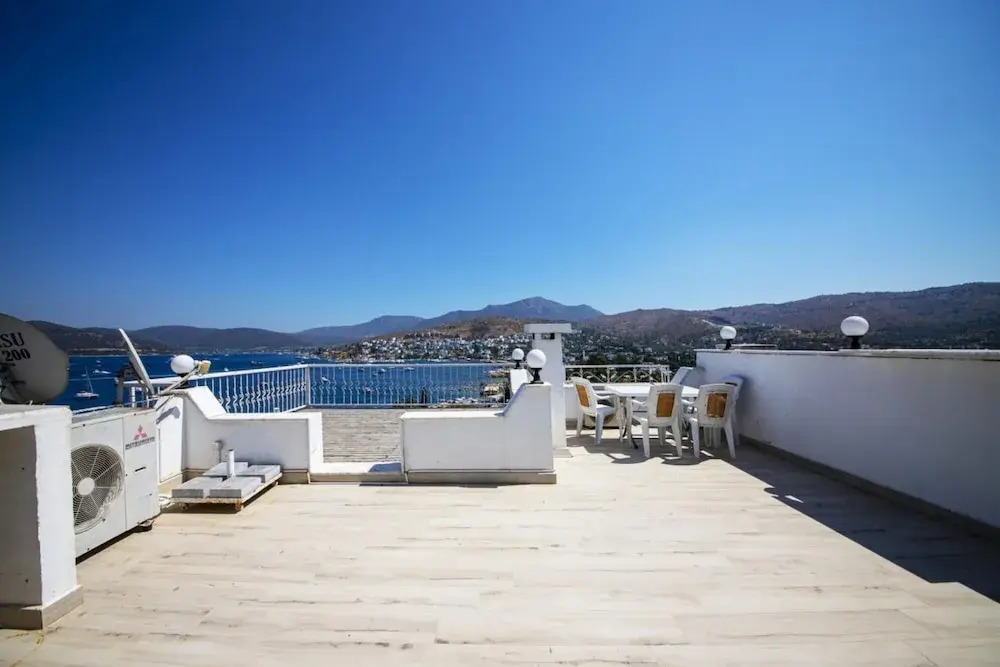 Бодрум: Seaside House With Mesmerizing View in Turkbuku