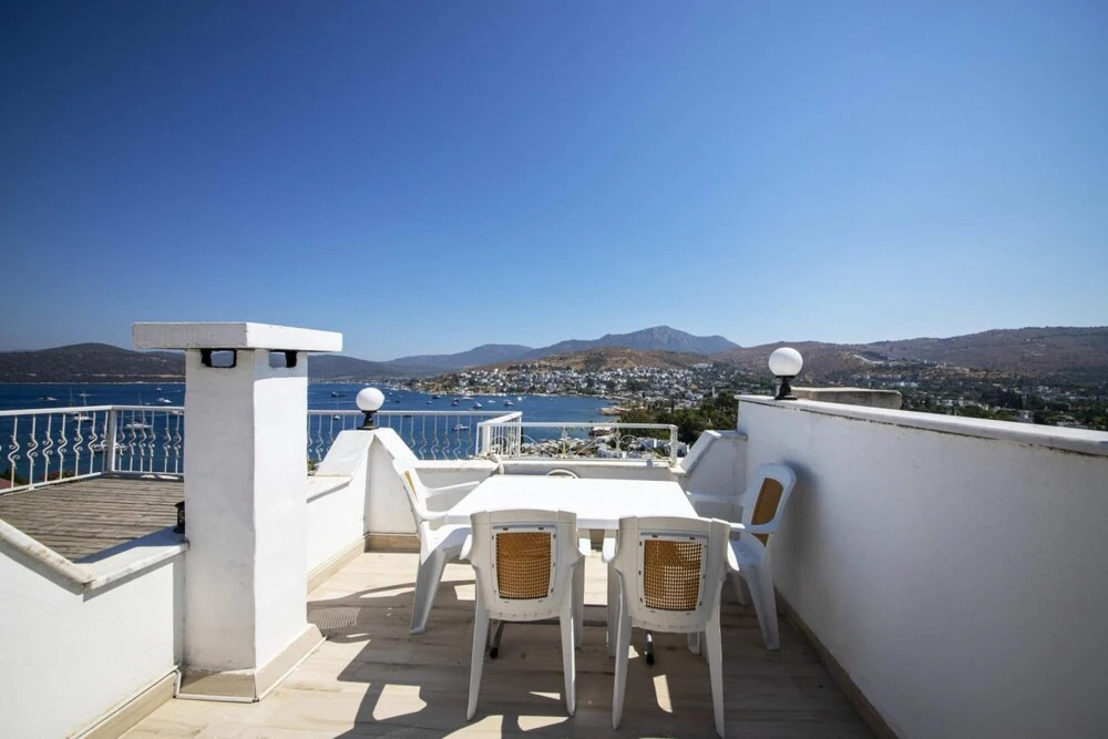 Бодрум: Seaside House With Mesmerizing View in Turkbuku