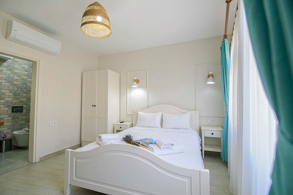 Бозджаада: Lutro Otel