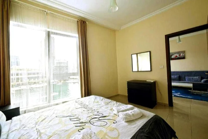 Дубай: One Bedroom Apartment - Bay Central Tower