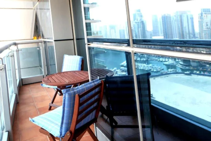 Дубай: One Bedroom Apartment - Bay Central Tower