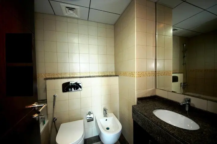 Дубай: One Bedroom Apartment - Bay Central Tower