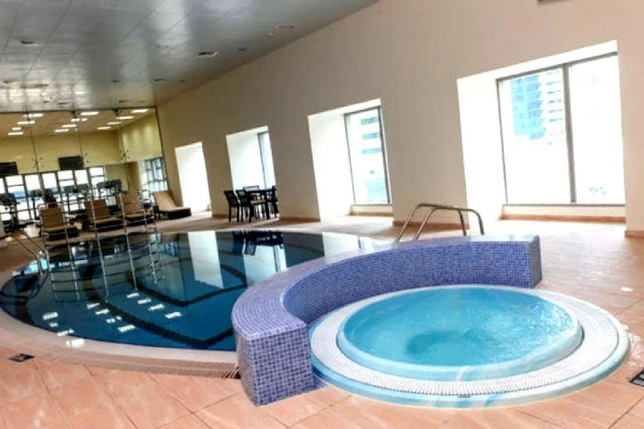 Дубай: One Bedroom Apartment - Bay Central Tower