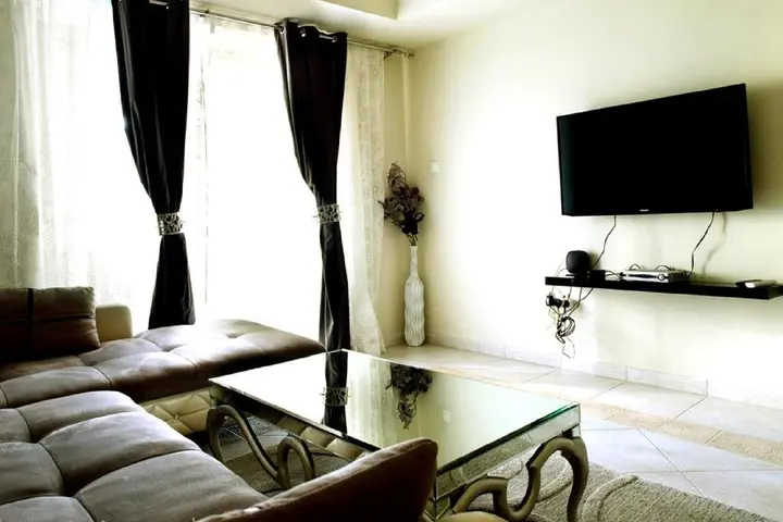 Дубай: One Bedroom Apartment - Bay Central Tower