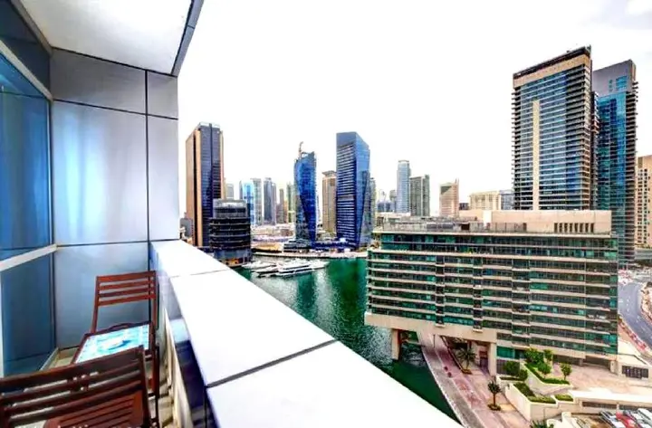 Дубай: One Bedroom Apartment - Bay Central Tower