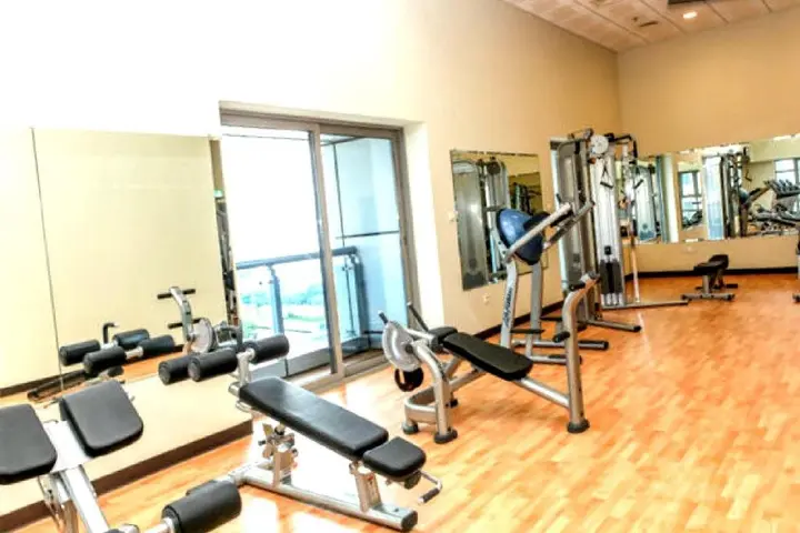 Дубай: One Bedroom Apartment - Bay Central Tower