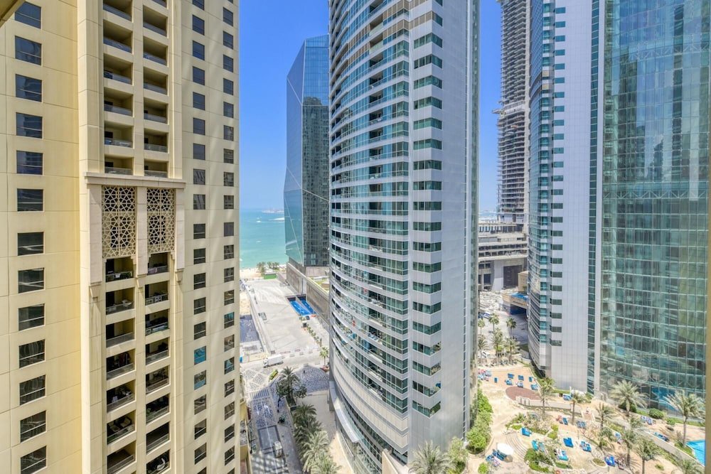 Дубай: Sun Sand at Dubai s Famous JBR Beach