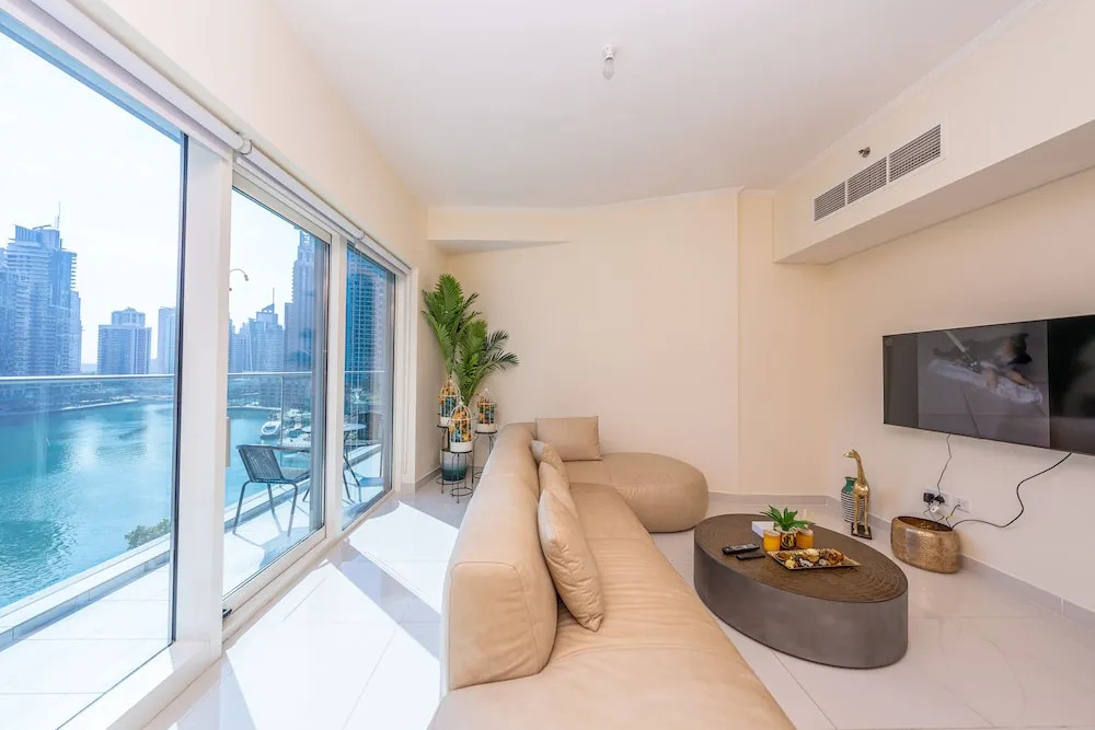 Дубай: Tanin - Luxury Waterfront Apt with Stunning Marina Views