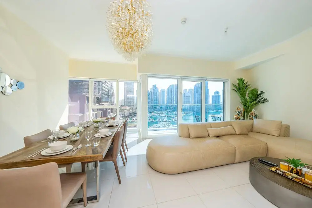 Дубай: Tanin - Luxury Waterfront Apt with Stunning Marina Views