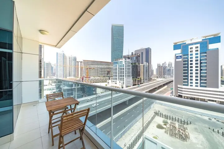 Дубай: Stunning Business Bay Apartment With Balcony