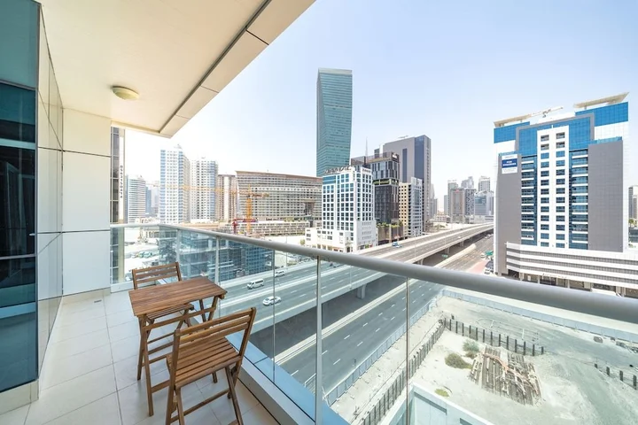 Дубай: Stunning Business Bay Apartment With Balcony
