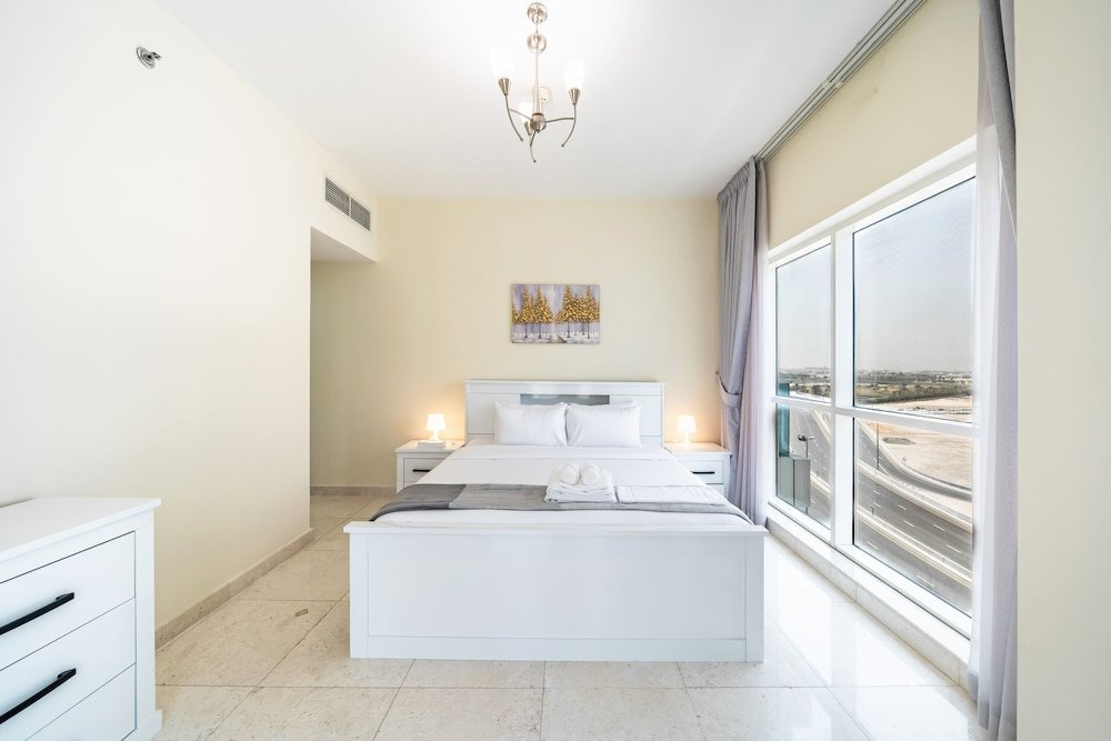 Дубай: Stunning Business Bay Apartment With Balcony