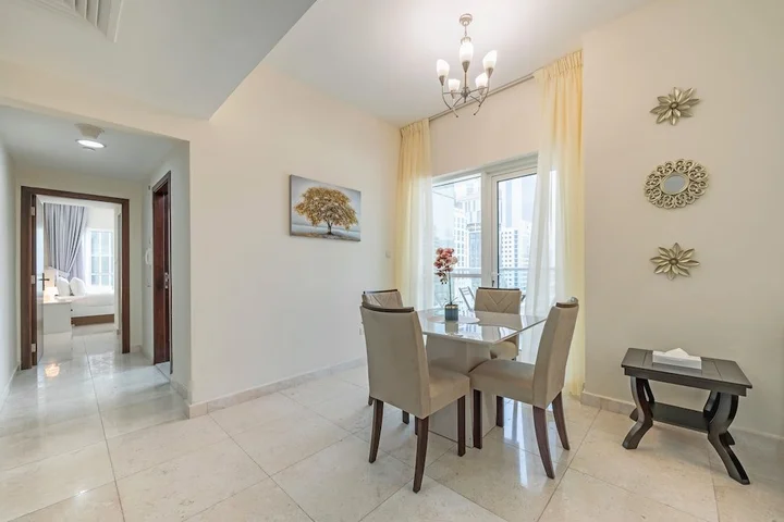 Дубай: Stunning Business Bay Apartment With Balcony