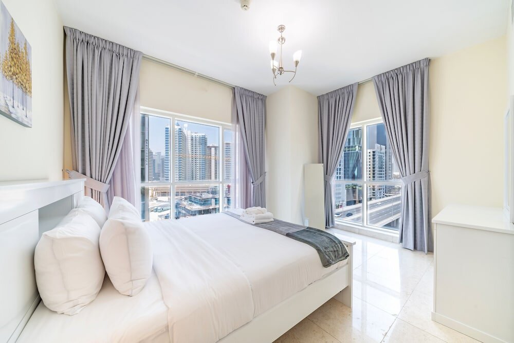 Дубай: Stunning Business Bay Apartment With Balcony