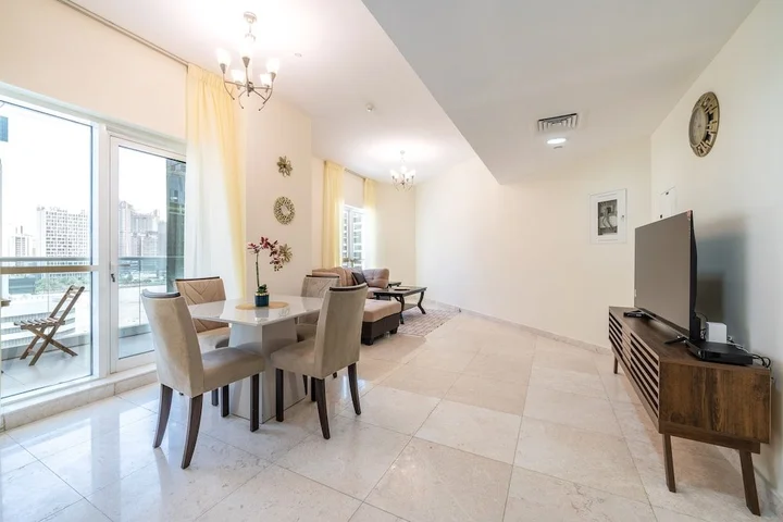 Дубай: Stunning Business Bay Apartment With Balcony