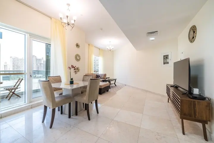 Дубай: Stunning Business Bay Apartment With Balcony