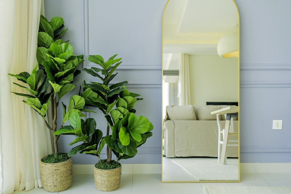 Дубай: Monty - Charming Apartment with Canal View Near Dubai Mall