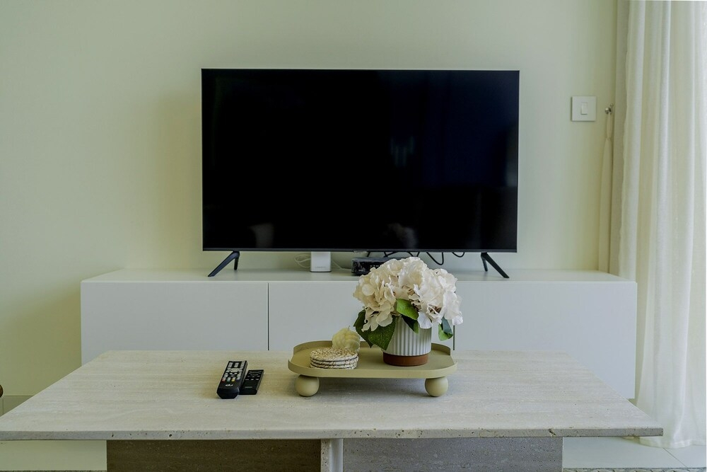 Дубай: Monty - Charming Apartment with Canal View Near Dubai Mall