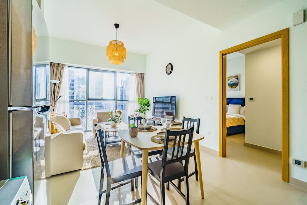 Monty - Downtown Stylish Condo With Beautiful City Views — фото 3