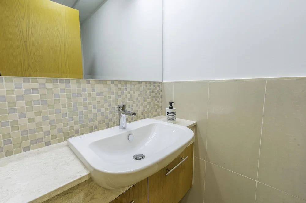 Дубай: Spacious Art Deco Apt with Burj,Canal Views