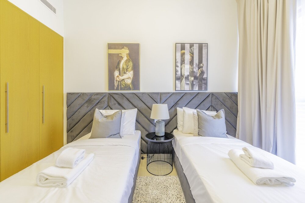 Дубай: Spacious Art Deco Apt with Burj,Canal Views