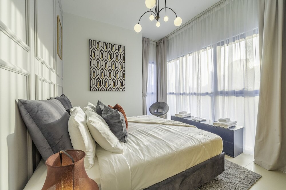Дубай: Spacious Art Deco Apt with Burj,Canal Views