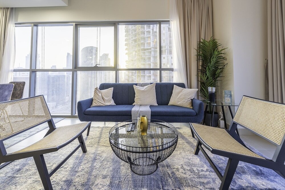 Дубай: Spacious Art Deco Apt with Burj,Canal Views