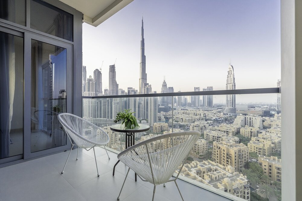 Дубай: Spacious Art Deco Apt with Burj,Canal Views