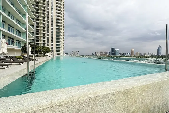 Дубай: Glamorous 3BR with Marina view